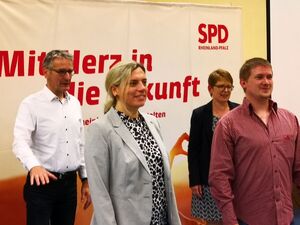 vorne: Caroline Albert-Woll (l.) und Sascha Ley (r.); hinten: Tanja Machalet (r.) und Hendrik Herin (l.)